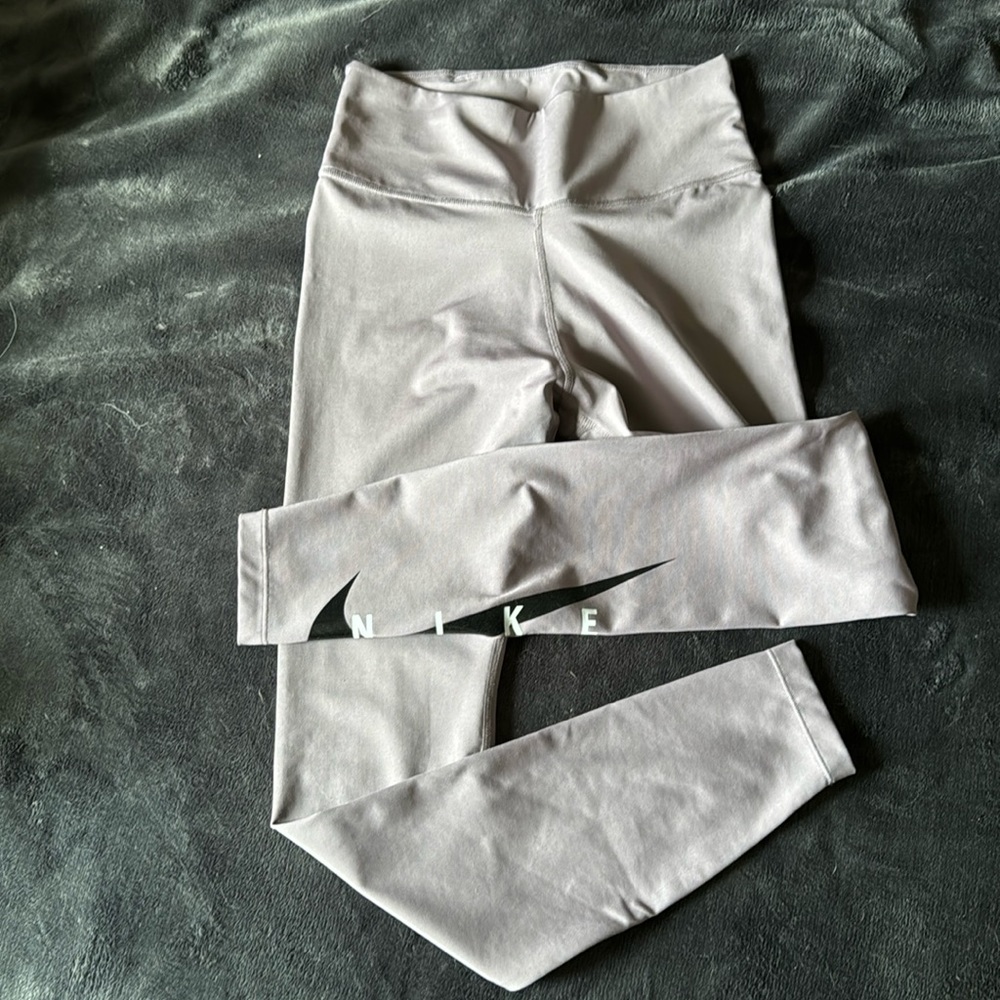 Nike dry fit women’s leggings size small